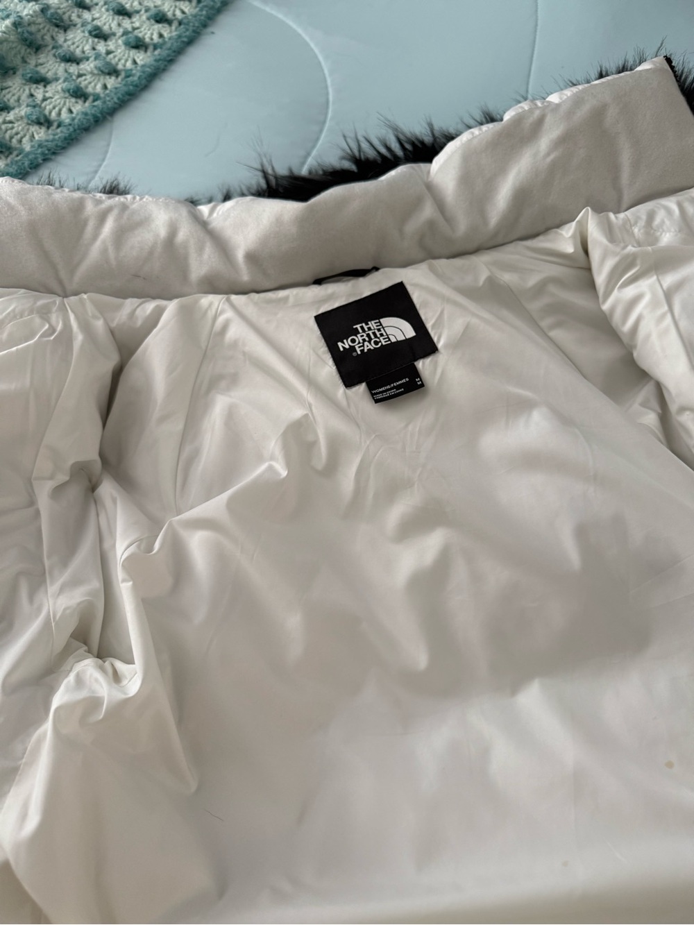 The North Face Women's White Puffer Jacket with Black Faux-Fur Trim - Picture 3 of 3